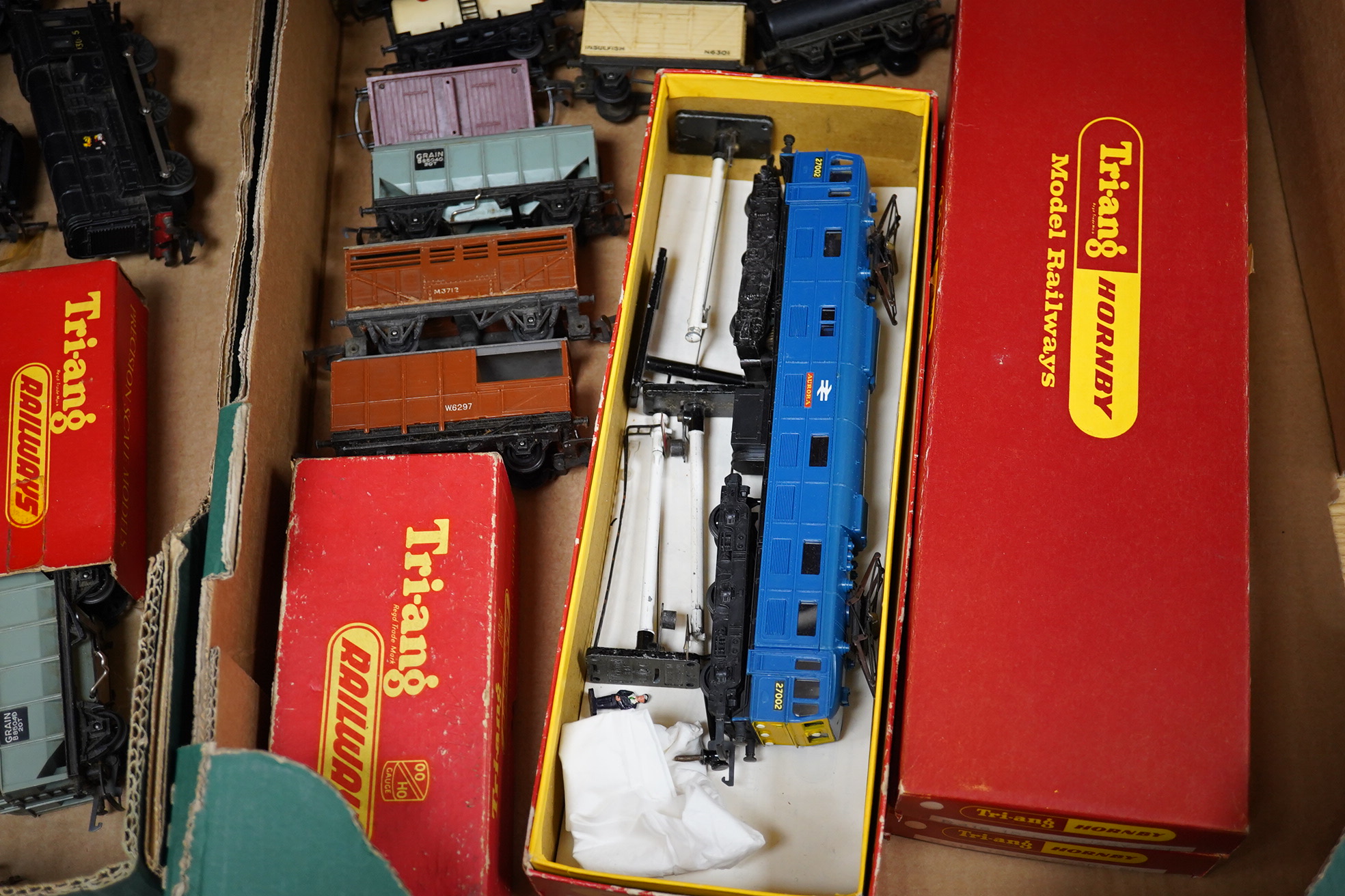 A collection of Tri-ang Railways 00 gauge model railway, including seven locomotives; a BR Class 31 Co-Co diesel locomotive, a BR Princess Royal Class, a Britannia Class, a Class 08 diesel, a Class 77 pantograph loco, to